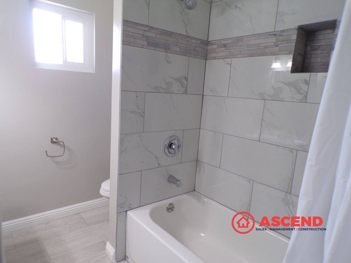 House for rent at 10421 Glenn St, Bakersfield, CA 93312