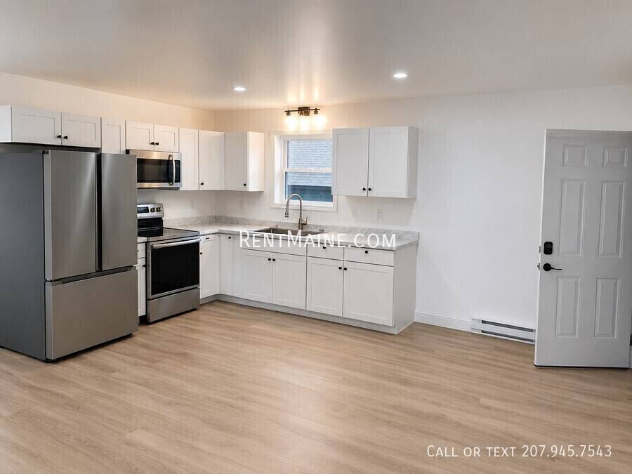 Apartment for rent at 11 Center St Ave #1, Bangor, ME 04401