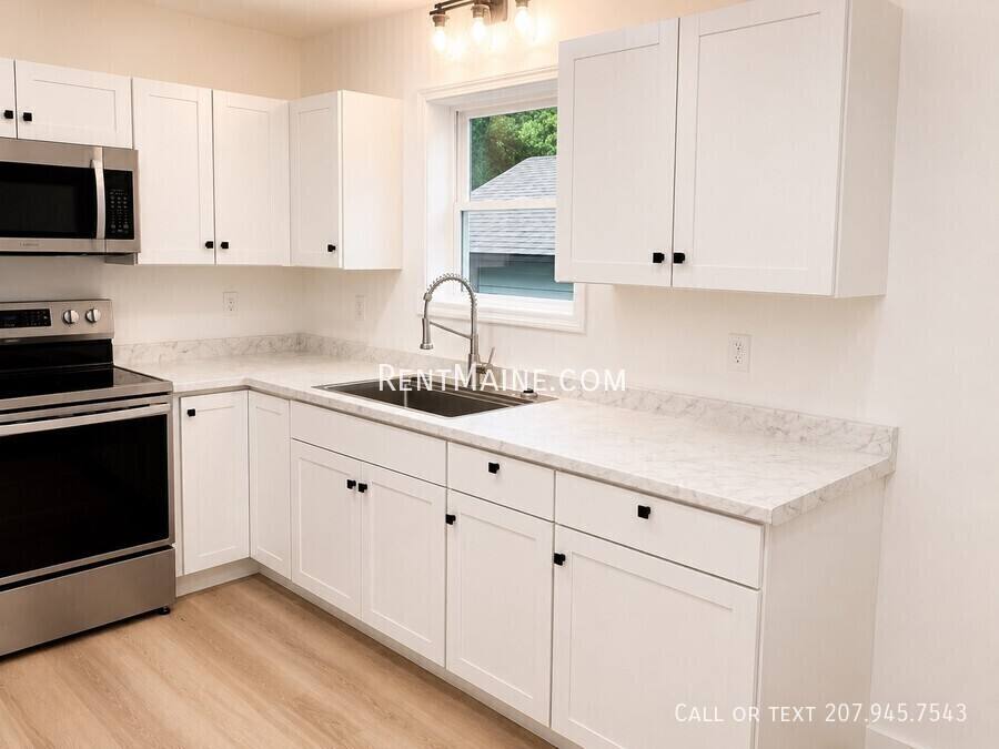 Apartment for rent at 11 Center St Ave #1, Bangor, ME 04401