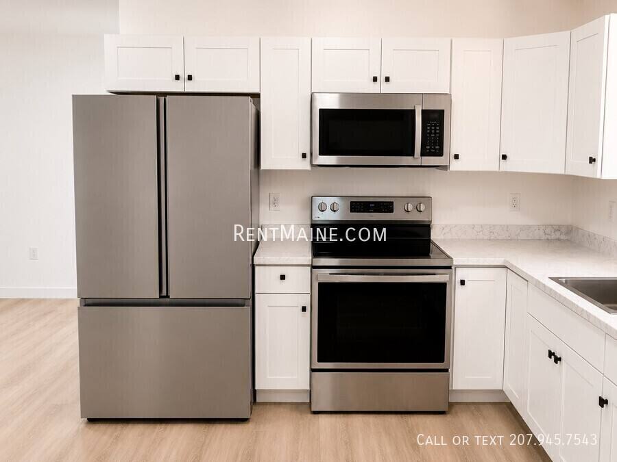Apartment for rent at 11 Center St Ave #1, Bangor, ME 04401