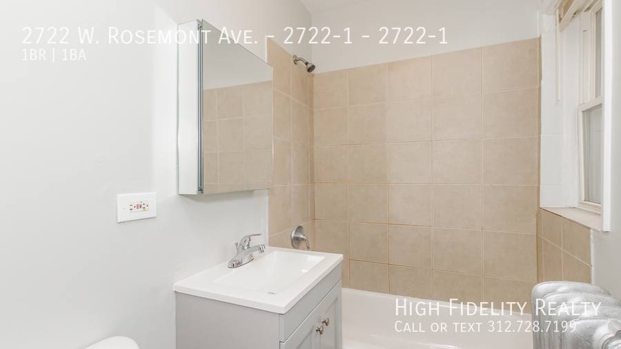 Apartment for rent at 2722 W Rosemont Ave #1, Chicago, IL 60659