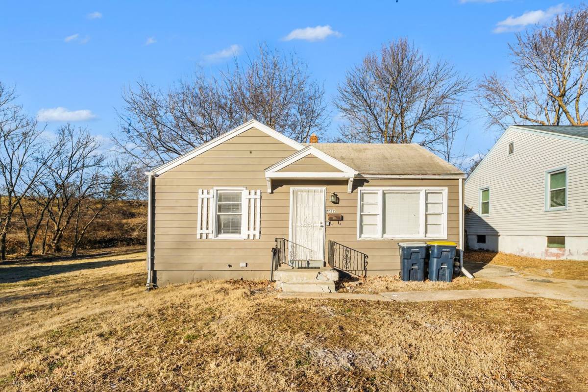 House for rent at 7412 Bellefontaine Ave, Kansas City, MO 64132