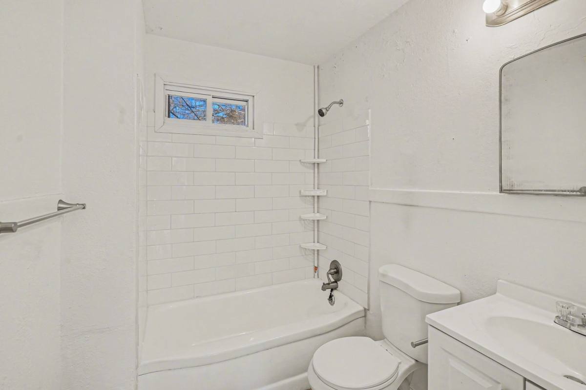 House for rent at 7412 Bellefontaine Ave, Kansas City, MO 64132