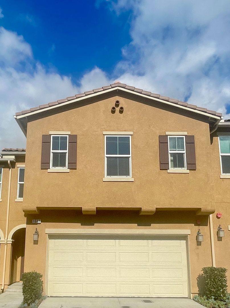 Townhouse for rent at 1382 Mesquite Dr, Vista, CA 92083
