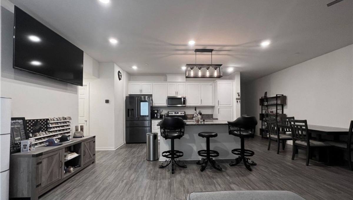 Townhouse for rent at 1382 Mesquite Dr, Vista, CA 92083