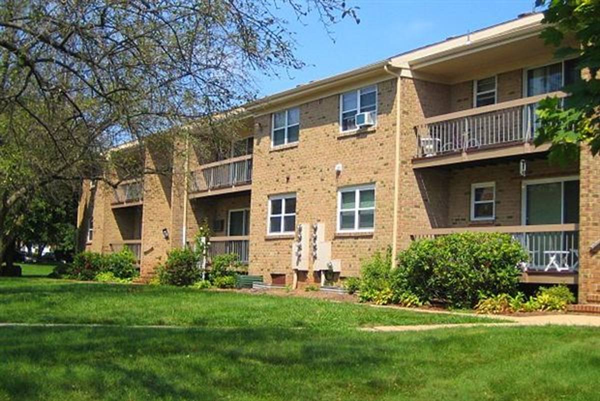 Apartment for rent at 5 Bloomingdale Dr, Hillsborough, NJ 08844