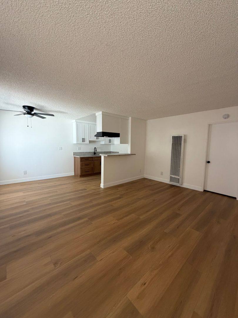 Apartment for rent at 14019 Cerise Ave, Hawthorne, CA 90250