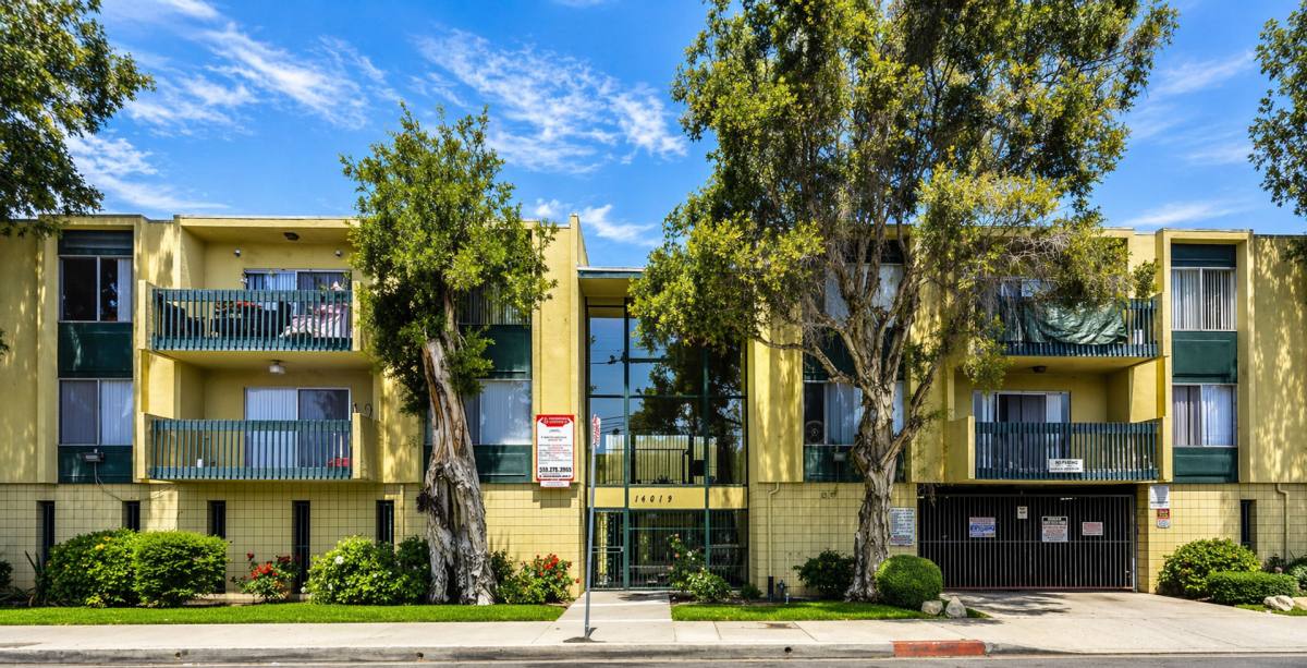 Apartment for rent at 14019 Cerise Ave, Hawthorne, CA 90250
