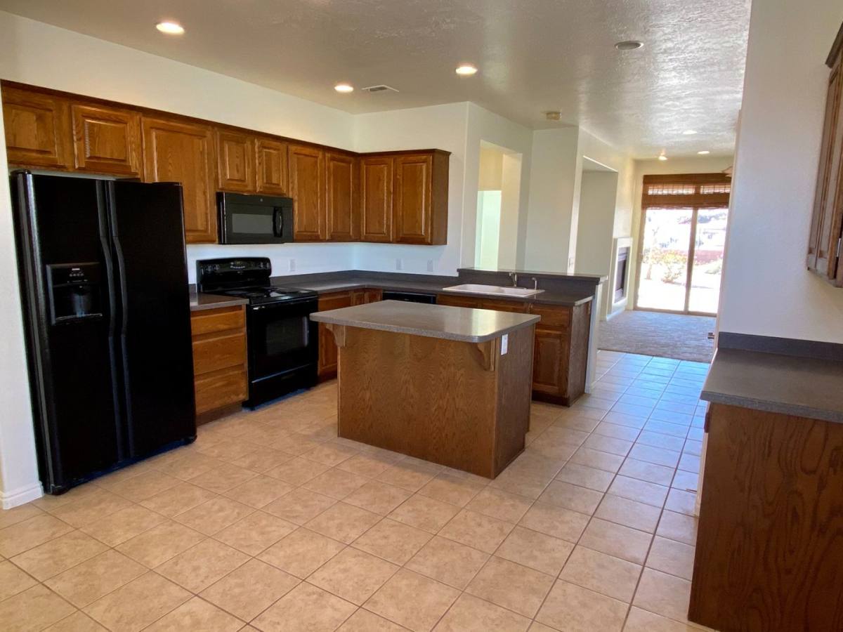 House for rent at 1233 N Spring Valley Dr, Washington, UT 84780
