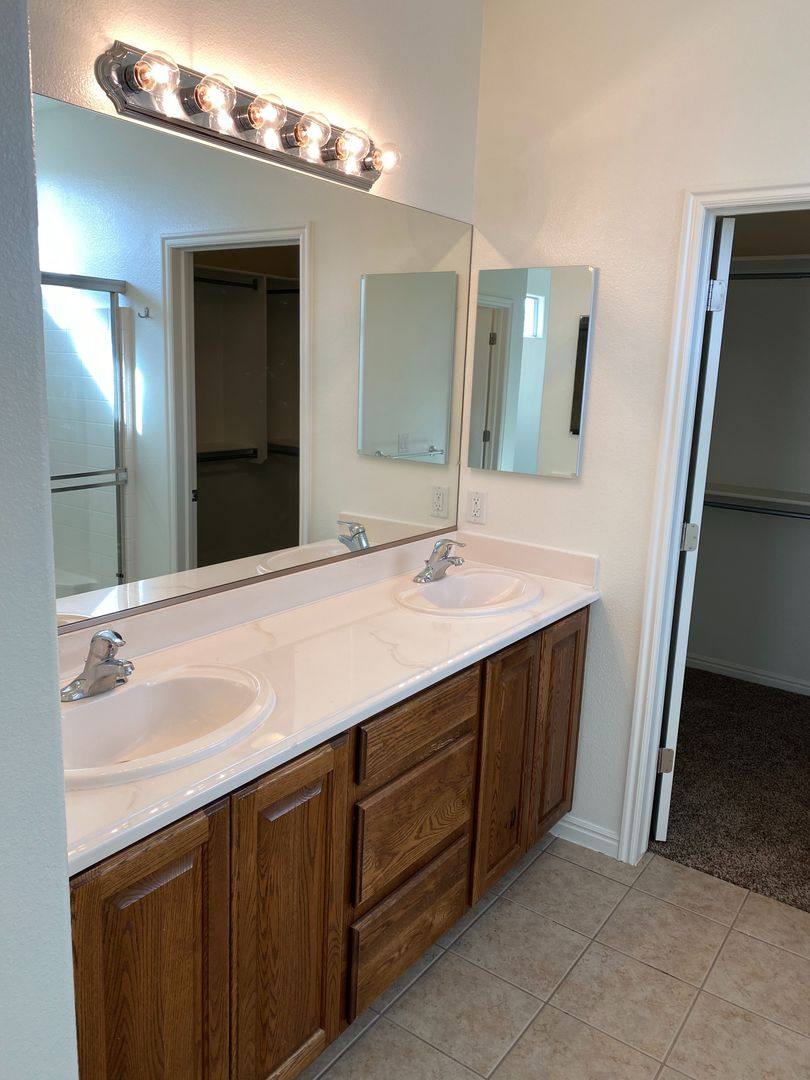 House for rent at 1233 N Spring Valley Dr, Washington, UT 84780