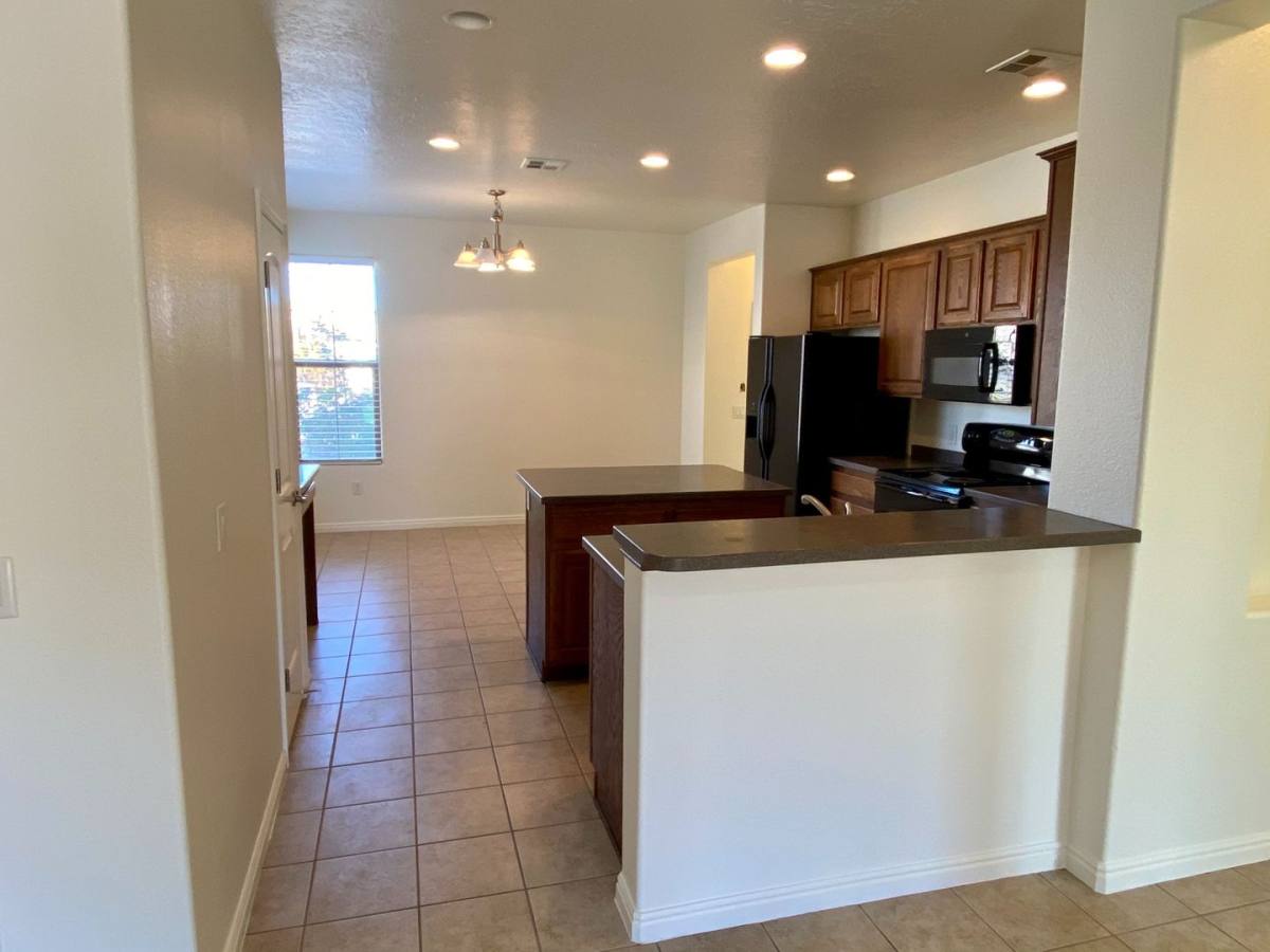 House for rent at 1233 N Spring Valley Dr, Washington, UT 84780