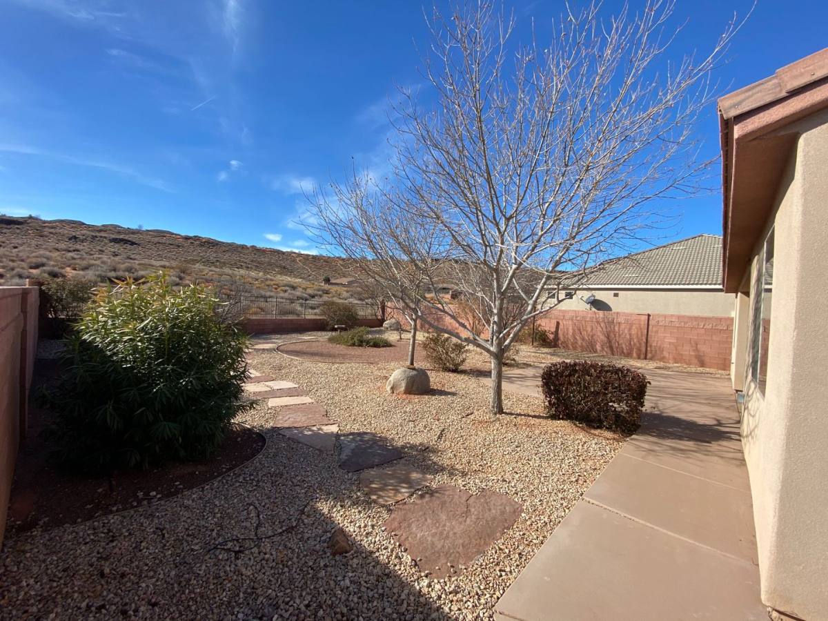 House for rent at 1233 N Spring Valley Dr, Washington, UT 84780