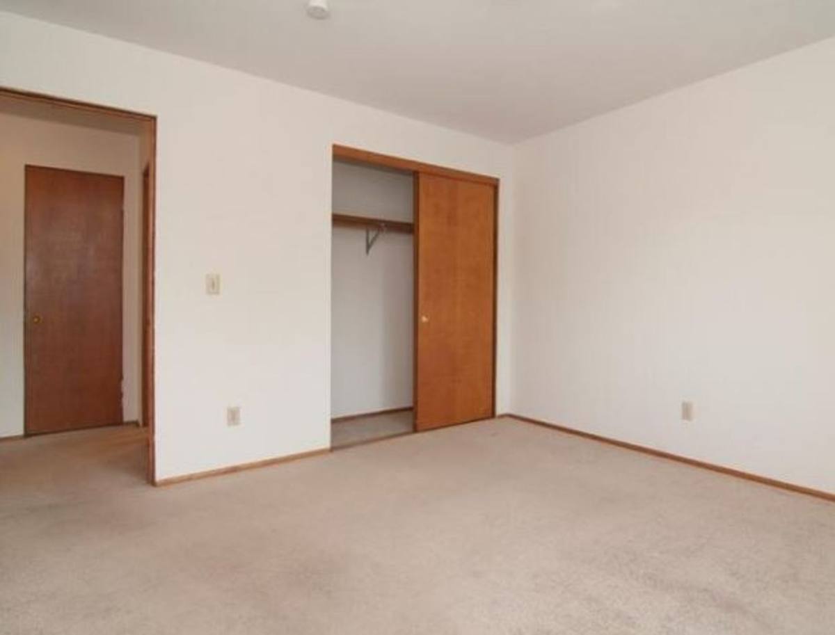 Apartment for rent at 5601 Glenwood Ave, Minneapolis, MN 55422