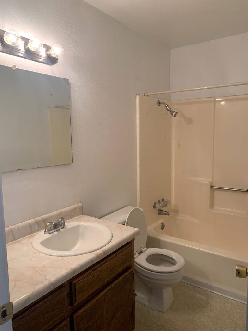 Apartment for rent at 631 28th St, Bakersfield, CA 93301