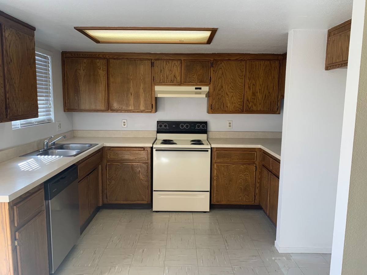 Apartment for rent at 631 28th St, Bakersfield, CA 93301