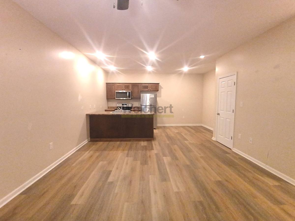 Apartment for rent at 824 N 4th St, Paragould, AR 72450