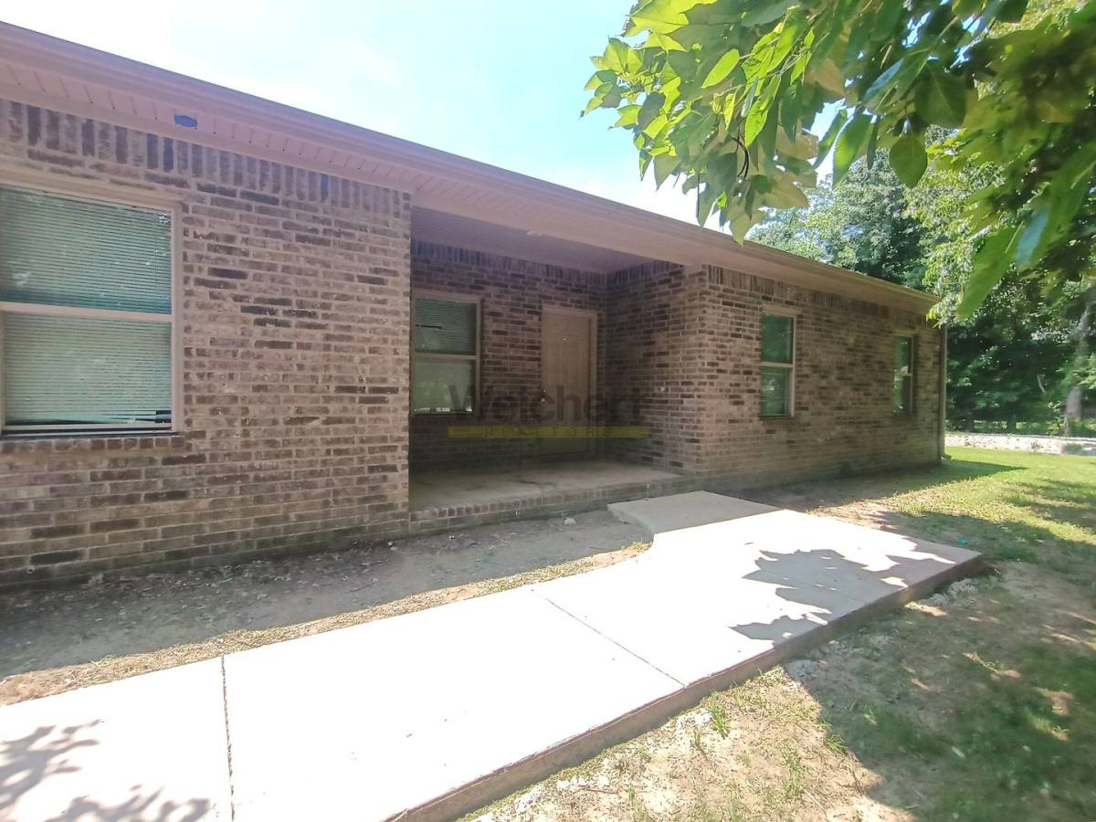 Apartment for rent at 824 N 4th St, Paragould, AR 72450