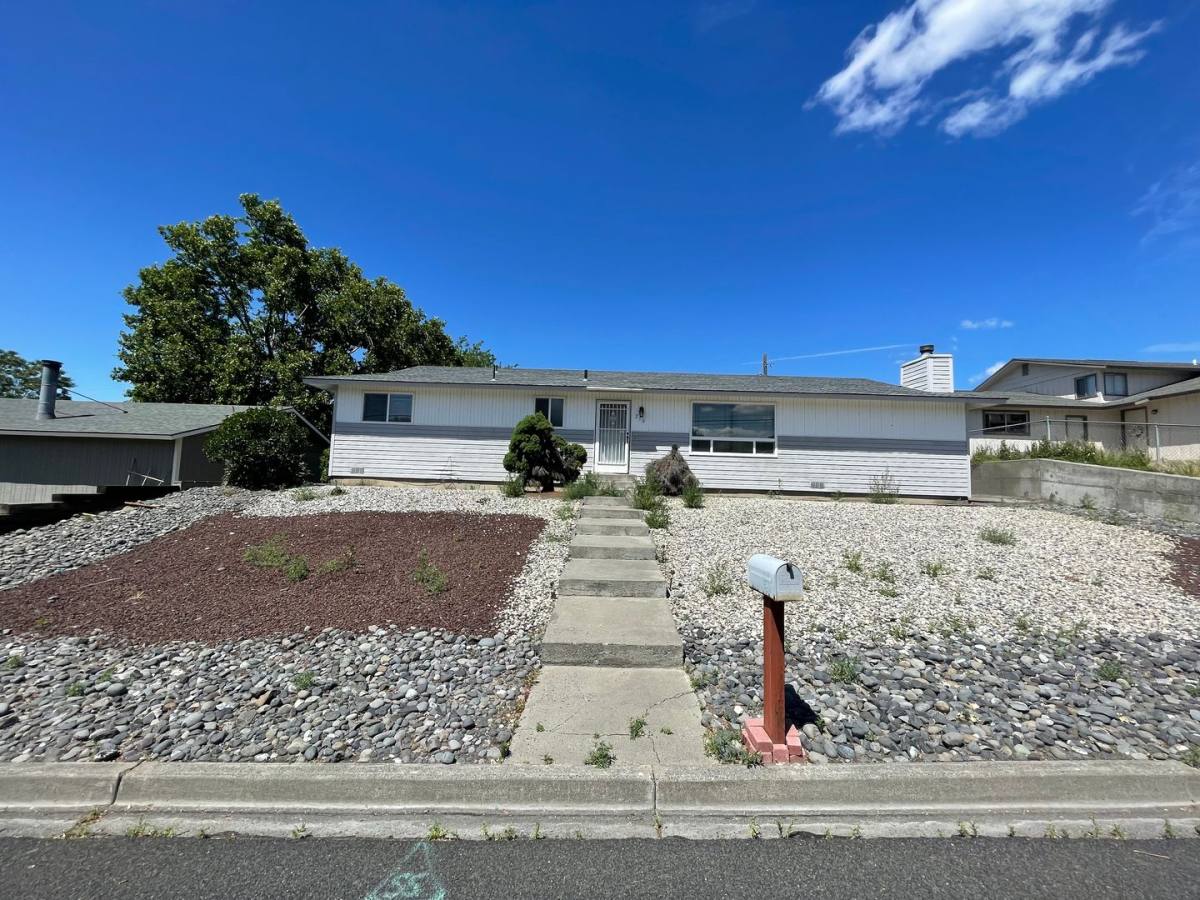 House for rent at 210 W Nelson Rd, Moses Lake, WA 98837