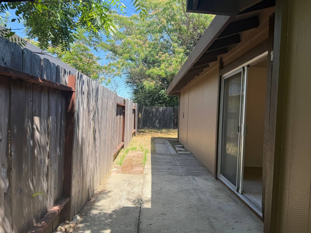 Apartment for rent at 6172 Peoria Dr, Citrus Heights, CA 95621