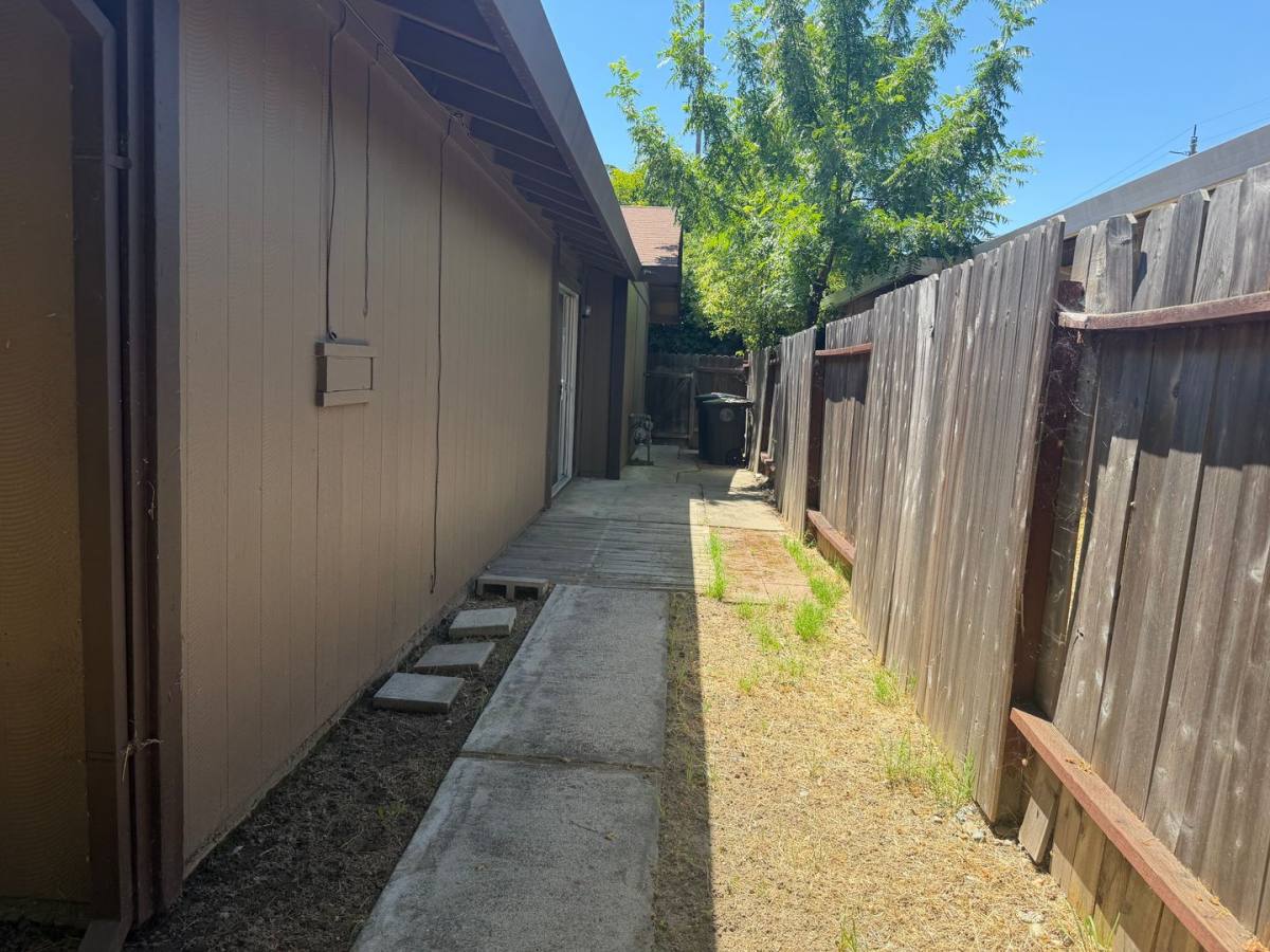 Apartment for rent at 6172 Peoria Dr, Citrus Heights, CA 95621
