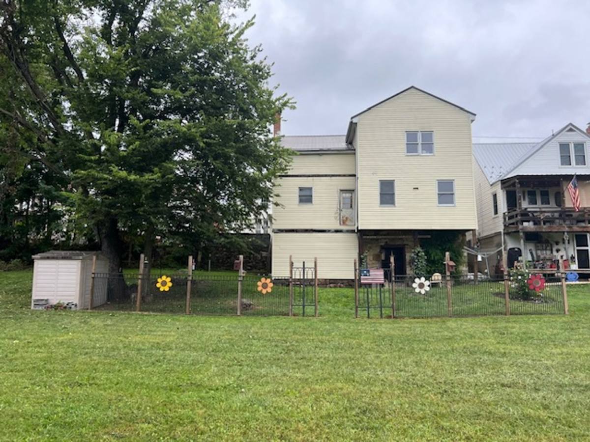 Apartment for rent at 805 Front St, Newton Hamilton, PA 17075