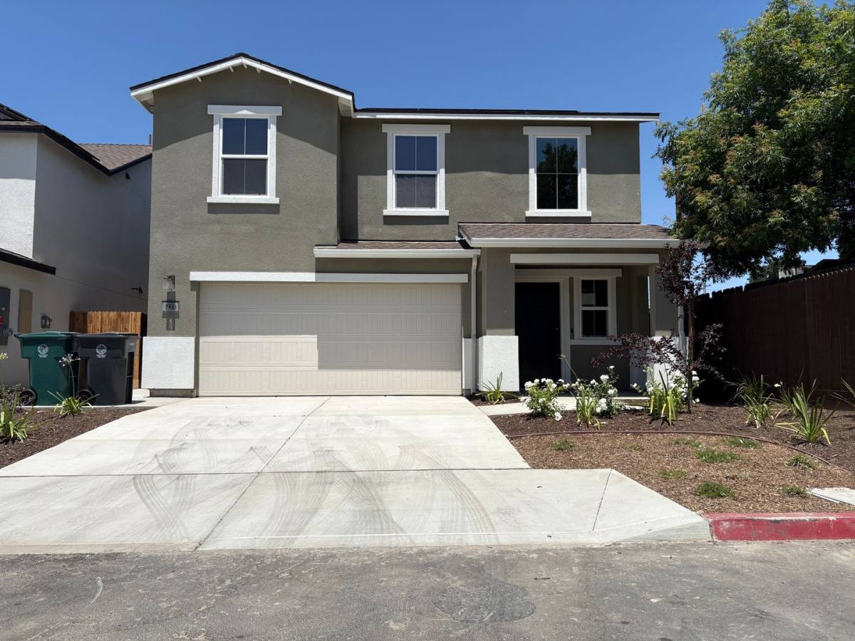 House for rent at 1900 Oaks Fall Court, Tulare, CA 93274