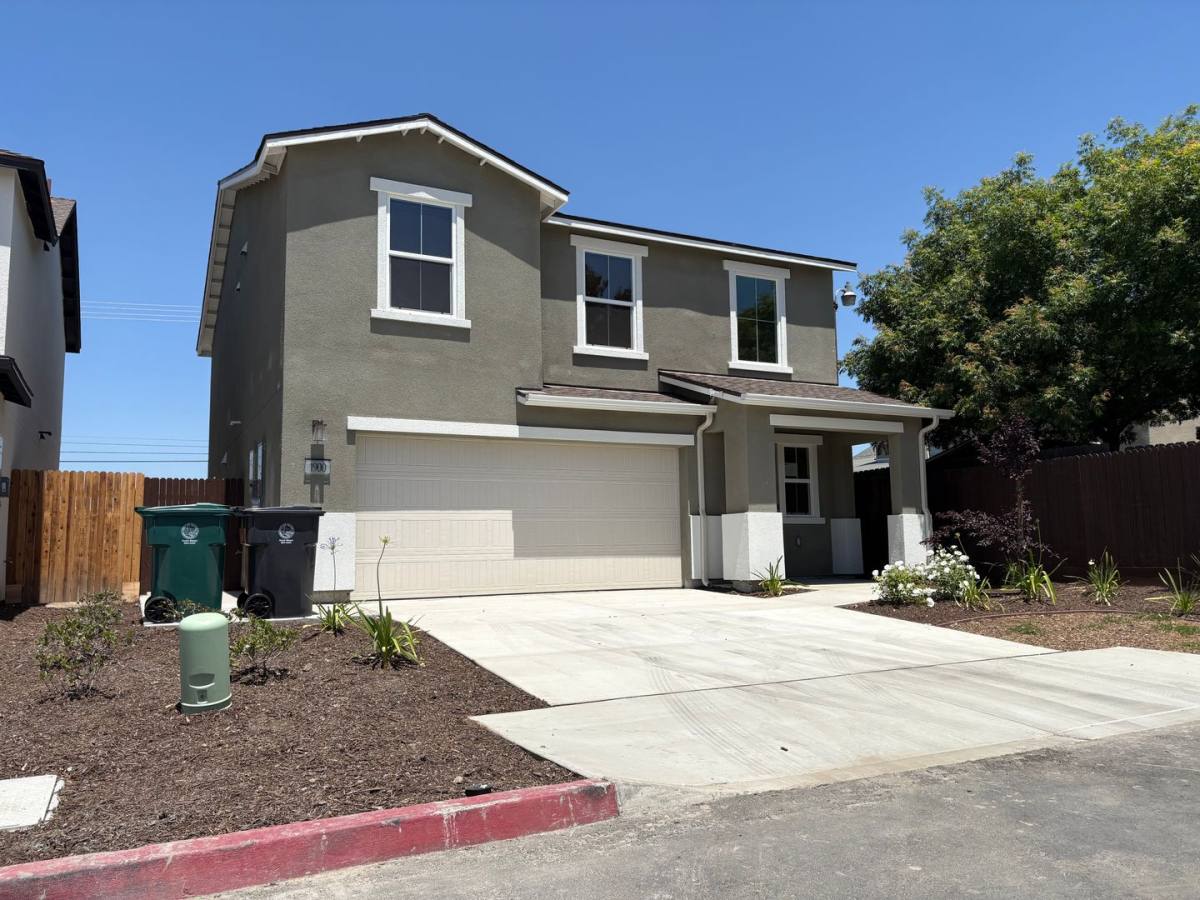 House for rent at 1900 Oaks Fall Court, Tulare, CA 93274