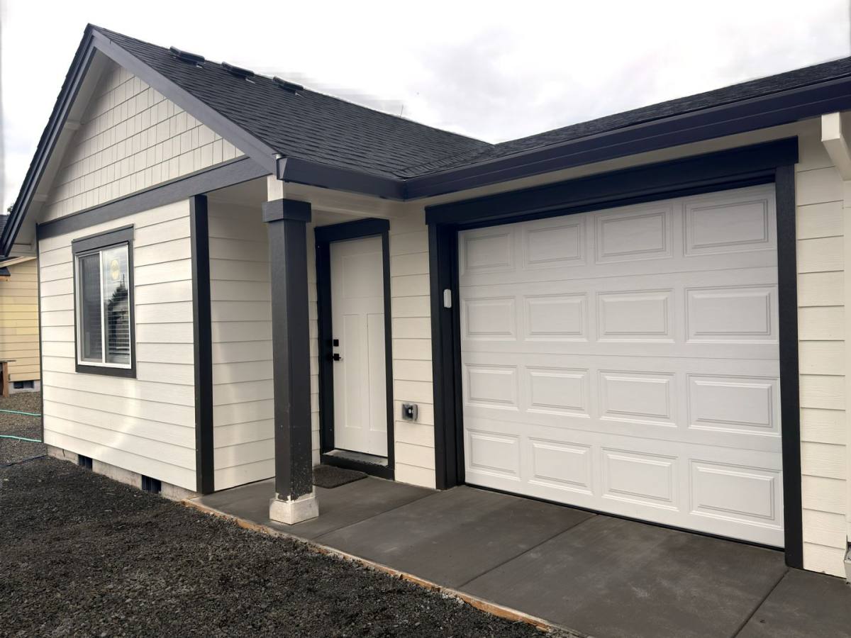 Apartment for rent at 1180 37th Court, Sweet Home, OR 97386