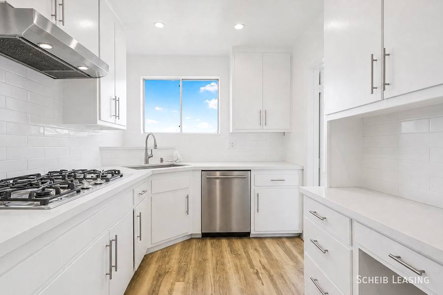 Apartment for rent at 221 S Reeves Dr #PH, Beverly Hills, CA 90212