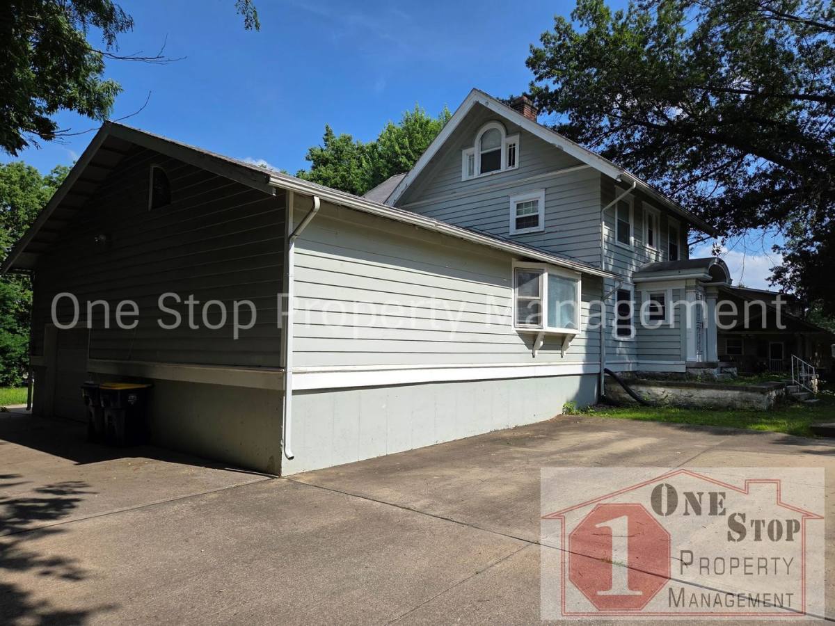 House for rent at 7111 Brooklyn Ave, Kansas City, MO 64134