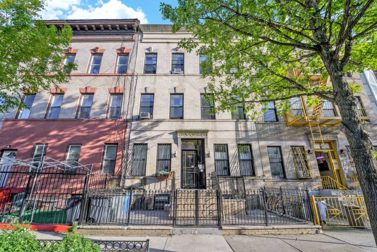 Apartment for rent at 1060 Putnam Ave, Brooklyn, NY 11221