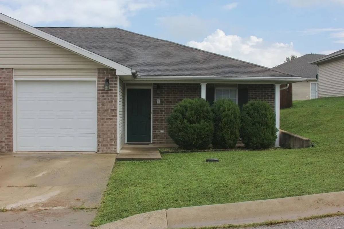 Apartment for rent at 21012 Homer Rd, Saint Robert, MO 65584