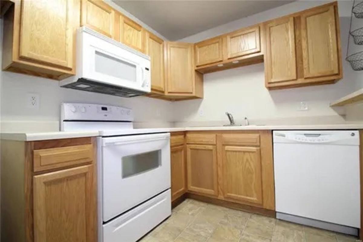 Apartment for rent at 21012 Homer Rd, Saint Robert, MO 65584