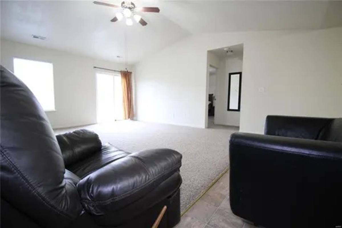 Apartment for rent at 21012 Homer Rd, Saint Robert, MO 65584
