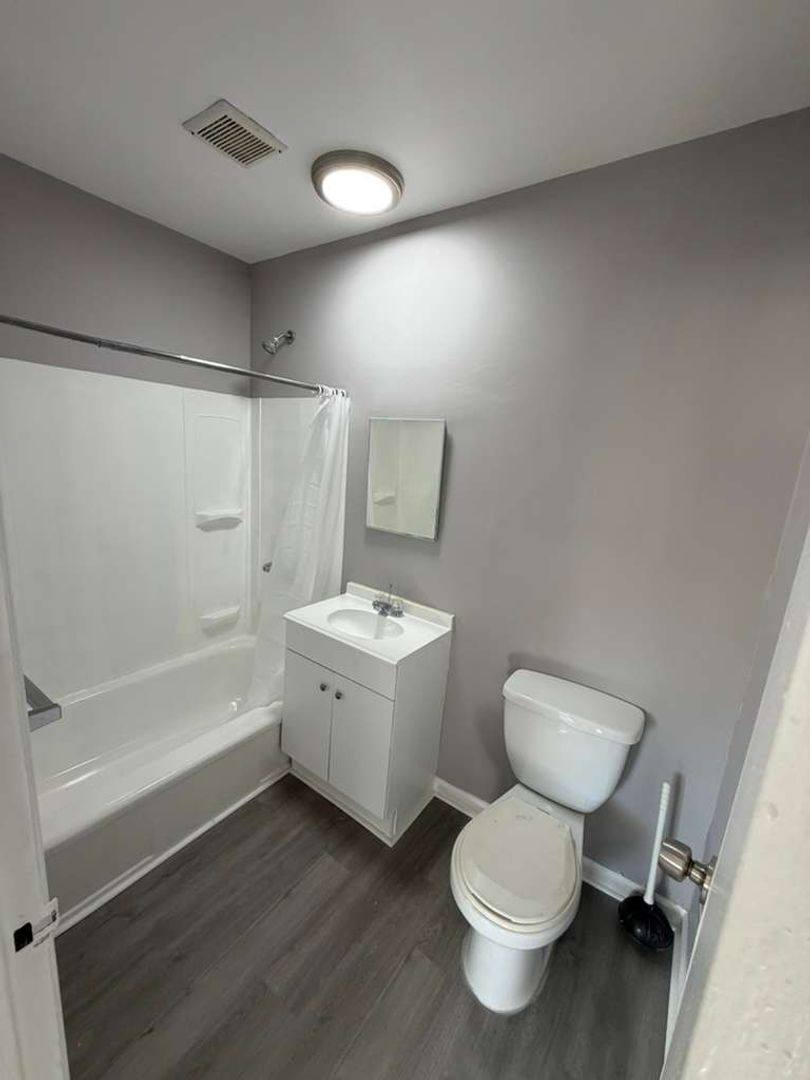 Apartment for rent at 13984 Superior Rd, Cleveland, OH 44112