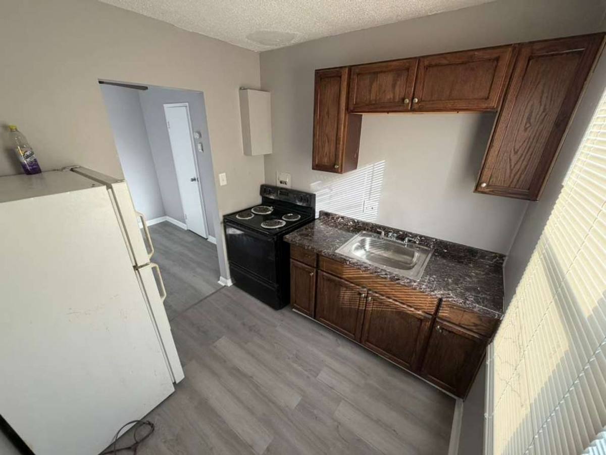 Apartment for rent at 13984 Superior Rd, Cleveland, OH 44112