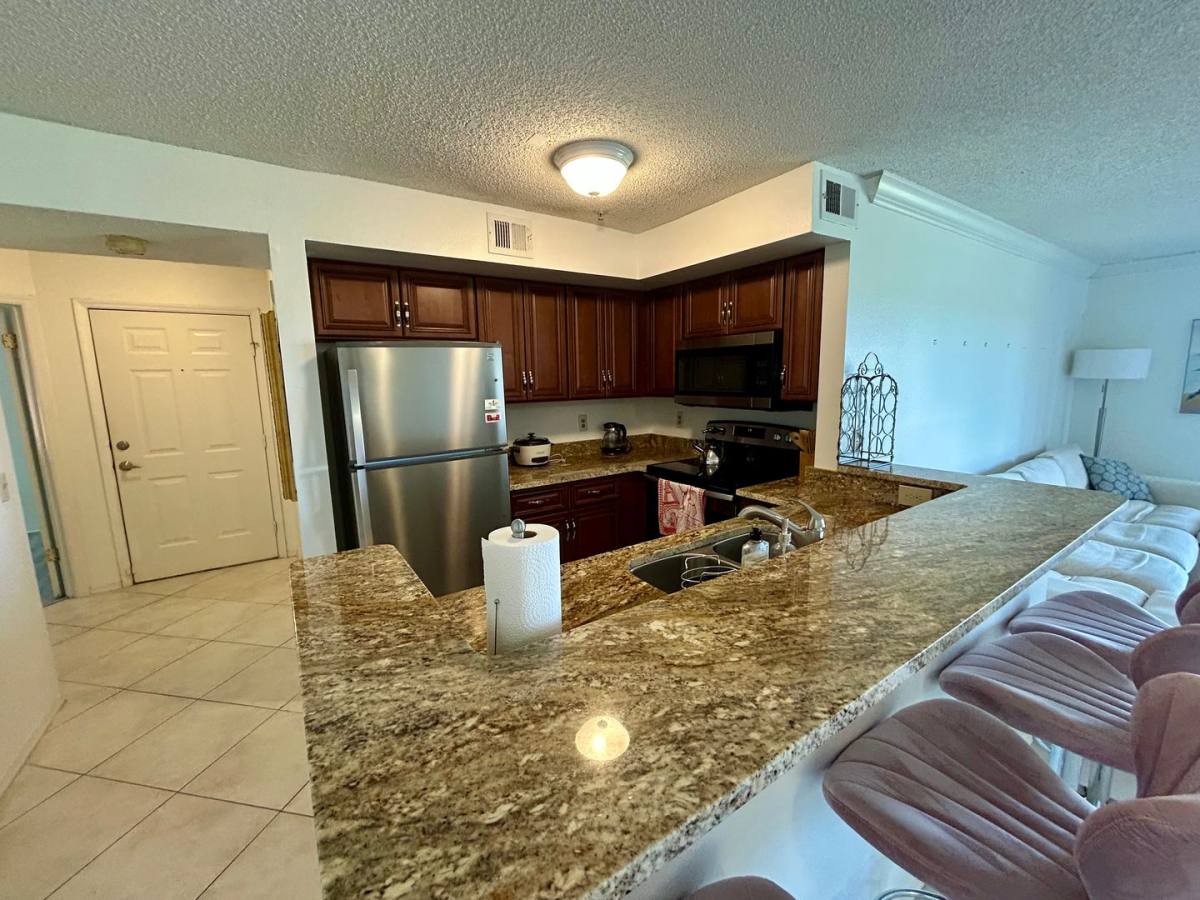 House for rent at 2400 Feather Sound Dr, Clearwater, FL 33762