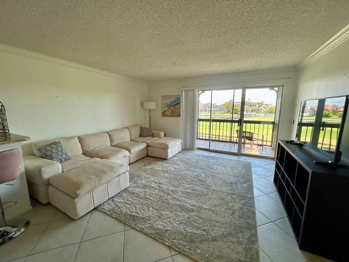 House for rent at 2400 Feather Sound Dr, Clearwater, FL 33762
