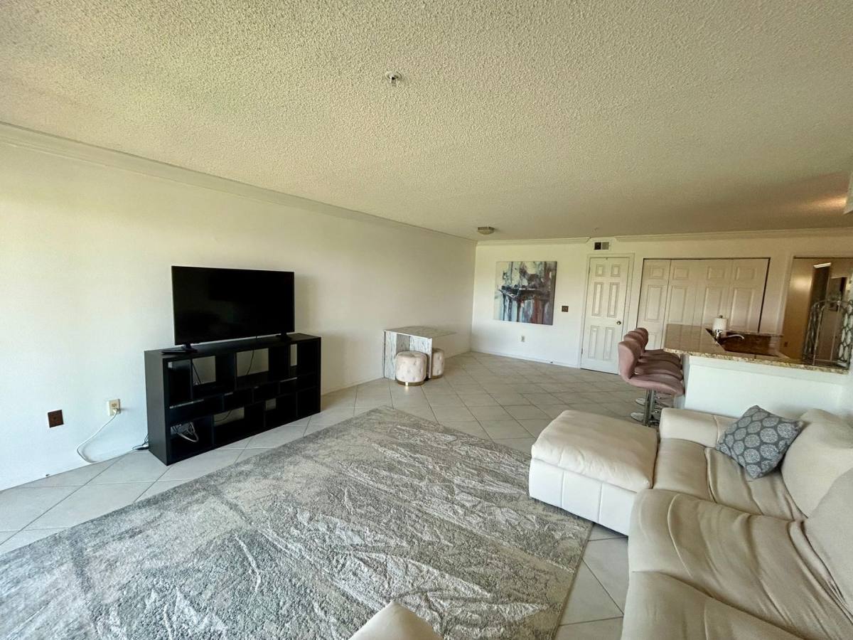 House for rent at 2400 Feather Sound Dr, Clearwater, FL 33762