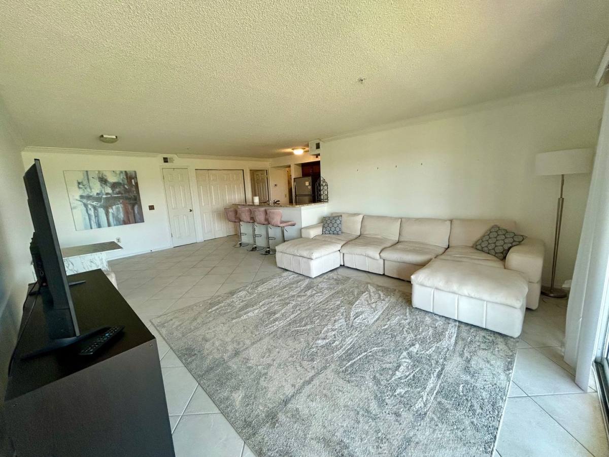 House for rent at 2400 Feather Sound Dr, Clearwater, FL 33762