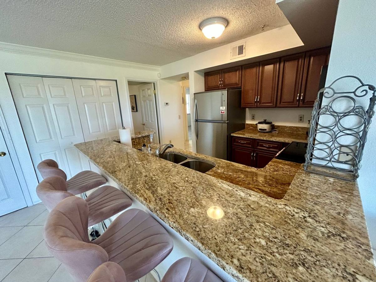 House for rent at 2400 Feather Sound Dr, Clearwater, FL 33762
