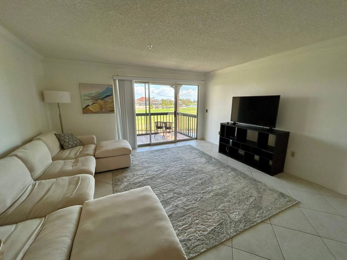 House for rent at 2400 Feather Sound Dr, Clearwater, FL 33762