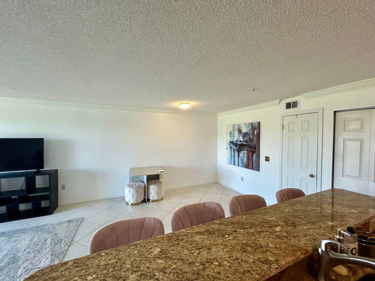 House for rent at 2400 Feather Sound Dr, Clearwater, FL 33762