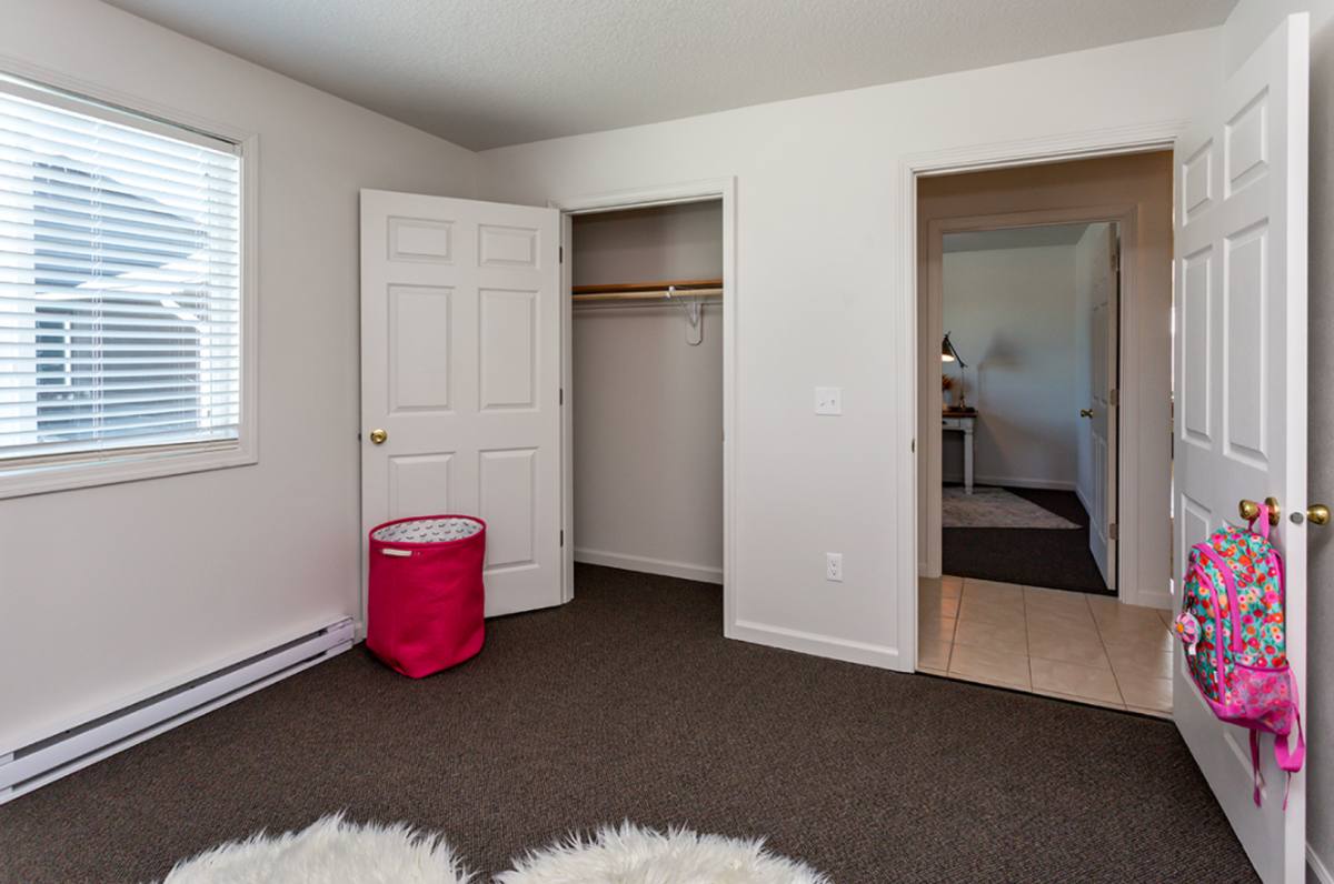 Townhouse for rent at 720 1st St S, Newton, IA 50208