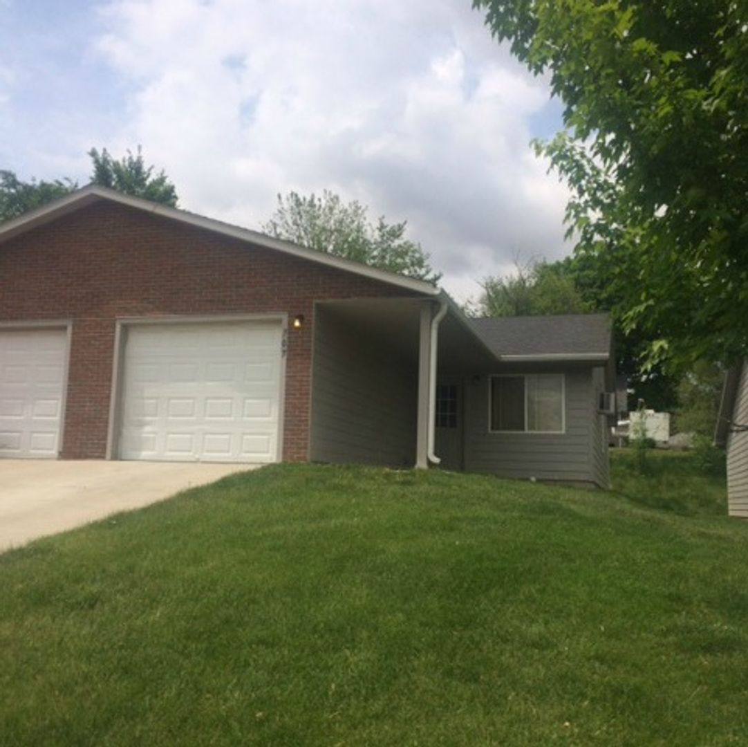 Townhouse for rent at 720 1st St S, Newton, IA 50208
