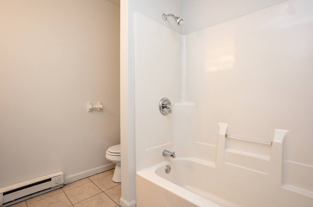 Townhouse for rent at 720 1st St S, Newton, IA 50208