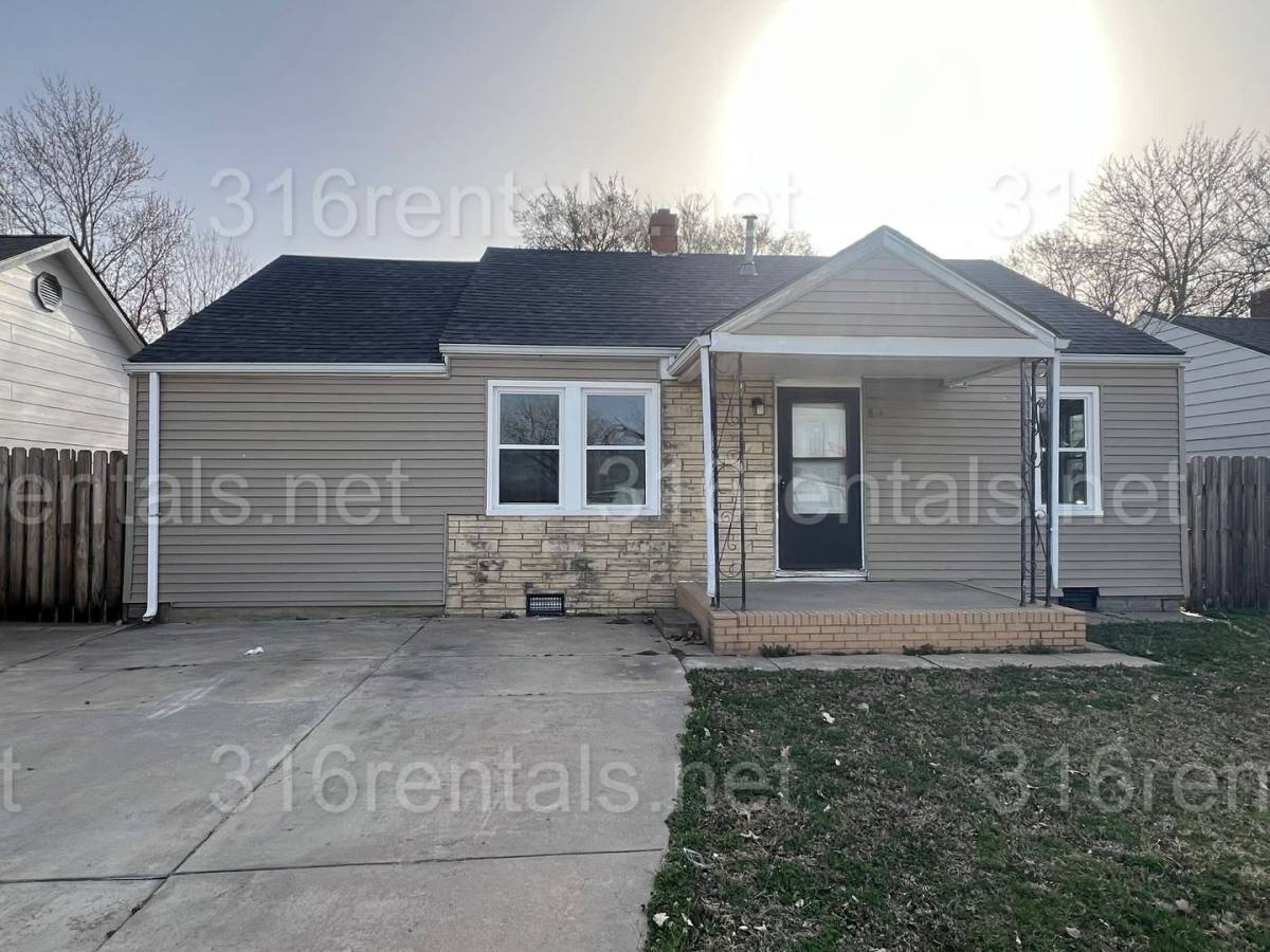 House for rent at 806 S Beverly Dr, Wichita, KS 67218