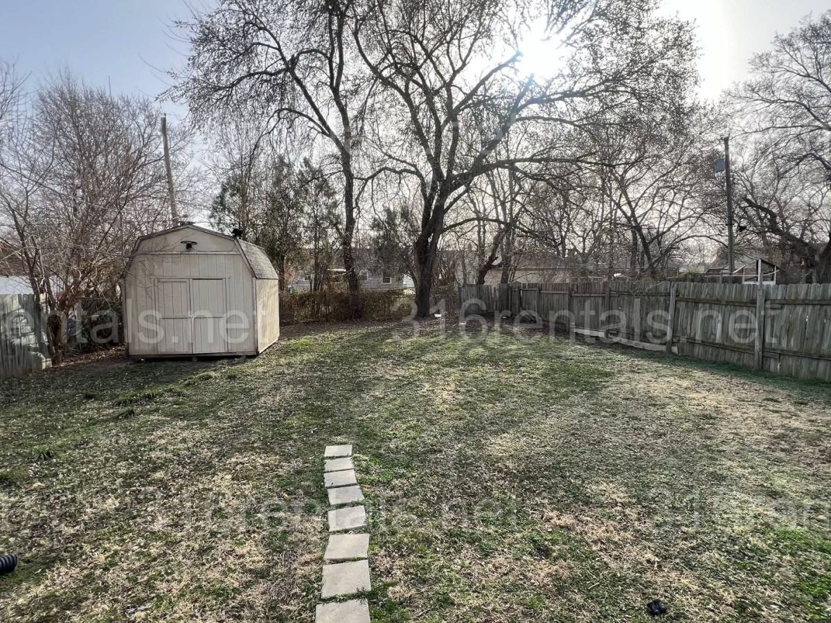 House for rent at 806 S Beverly Dr, Wichita, KS 67218