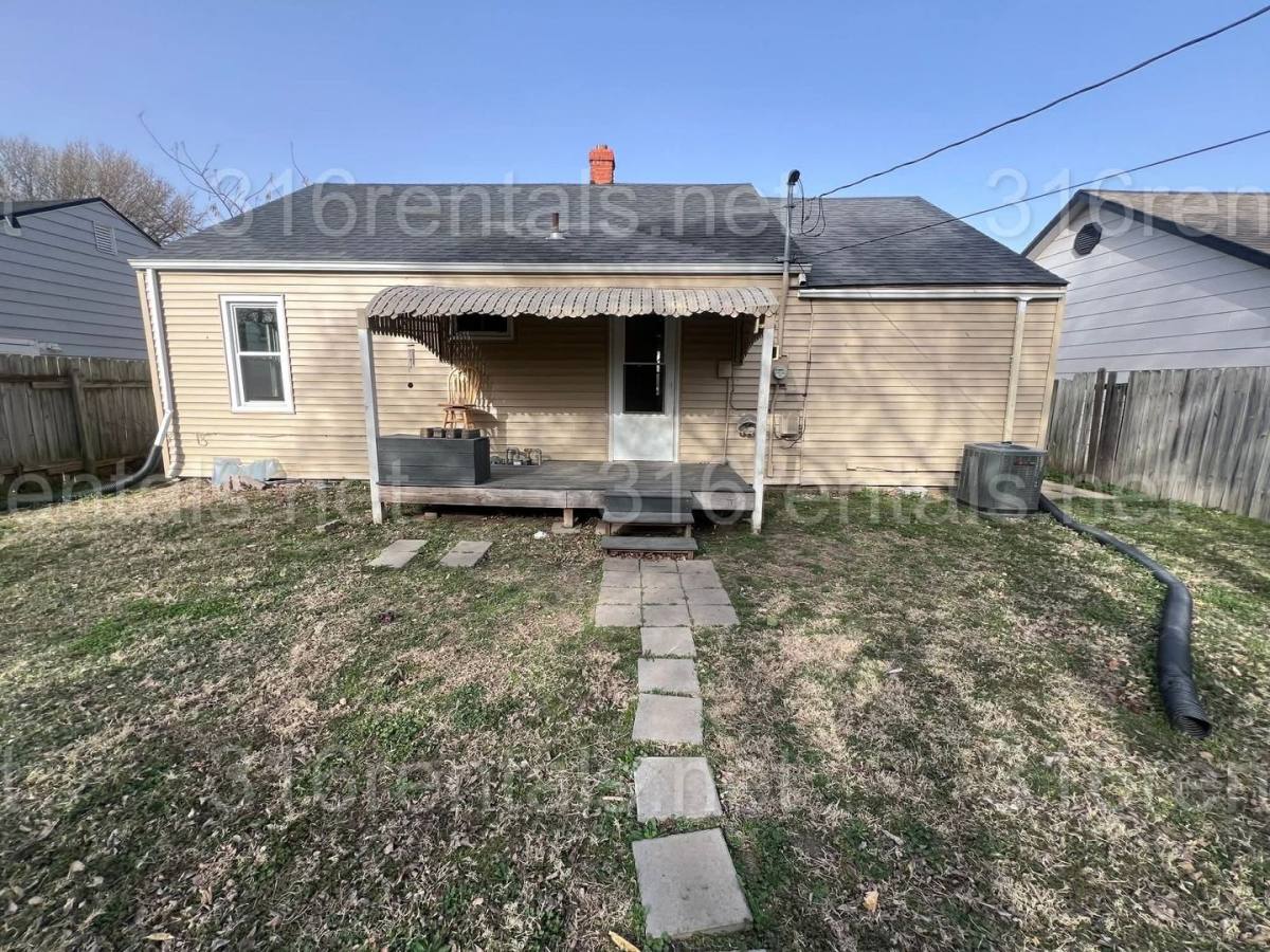House for rent at 806 S Beverly Dr, Wichita, KS 67218