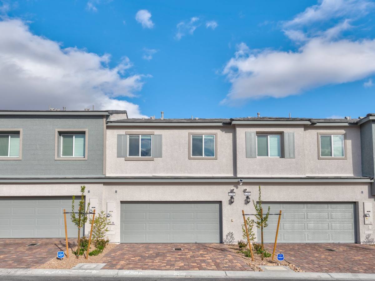 Townhouse for rent at 6288 Foxes Dale St, Las Vegas, NV 89166